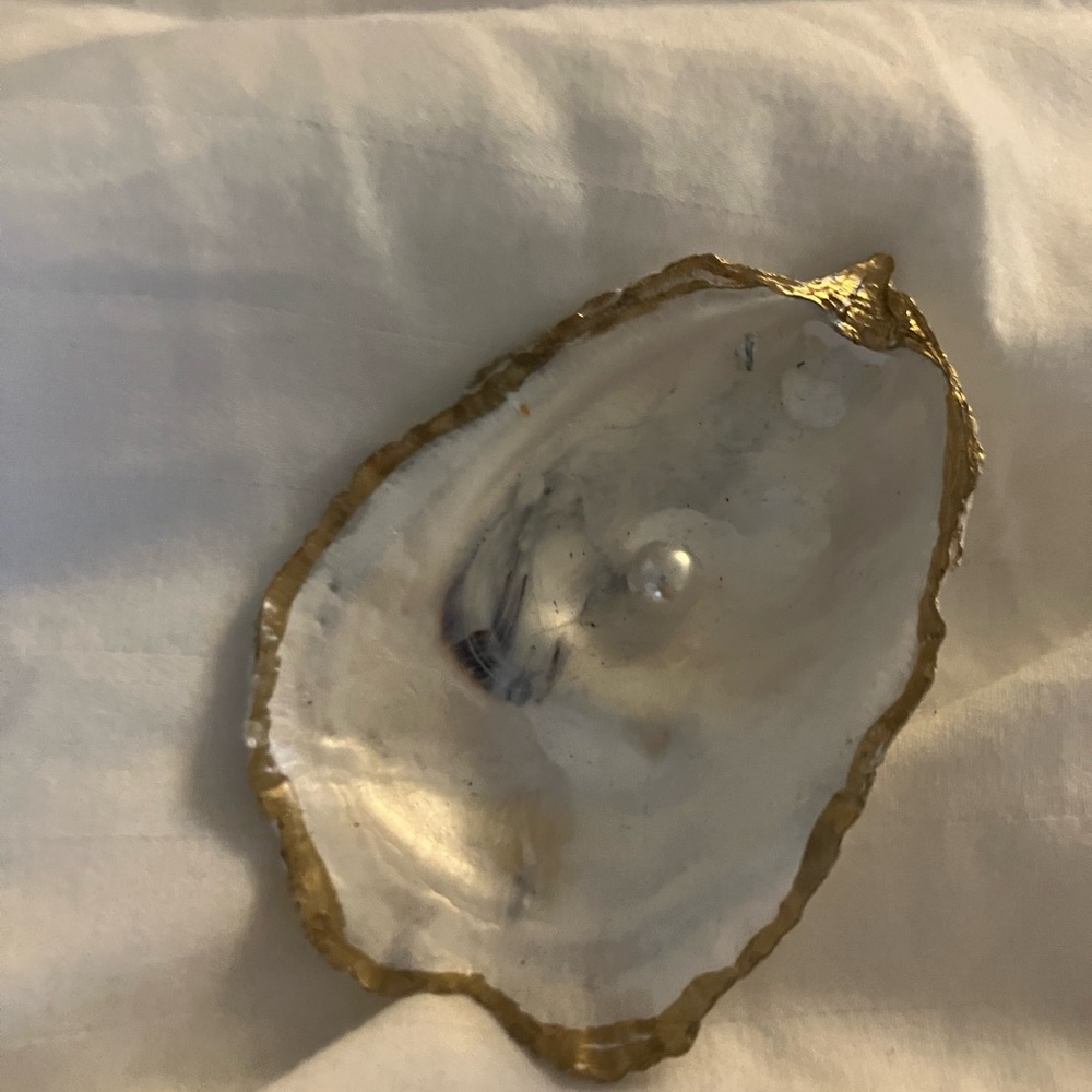 Gold-Trimmed Oyster Shell Dish